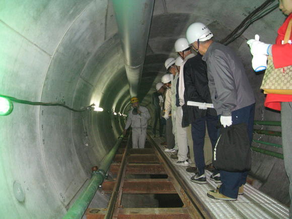 5:内径2600mmのシールドトンネル内部の様子ですの写真