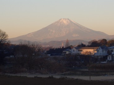 5:堤坂下で下車。朝の富士の写真