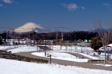 24:里山公園からの雪富士の写真