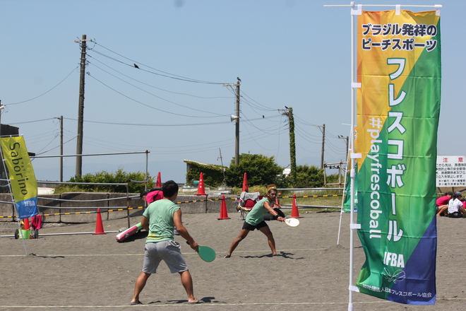 4:ブラジル発祥のビーチスポーツ「フレスコボール」