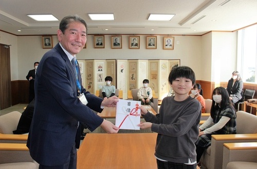令和5年1月20日　梅田小学校不要品回収プロジェクト（FKP）寄附金贈呈式