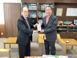 （画像）令和8年3月5日　大相撲藤沢場所の招待券を寄贈いただきました