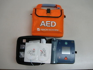 AEDの写真（メーカー別2基）