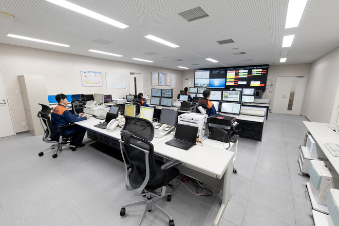 写真：指令管制室内
