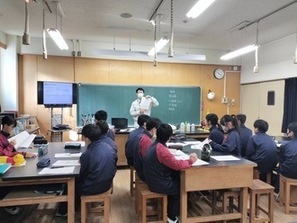 梅田中学校出前授業の様子