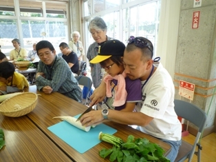 大根を切る