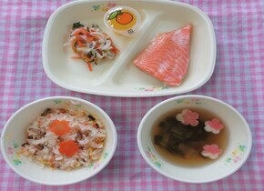 ひな祭りの日の給食
