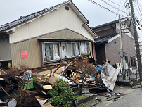 地震による被害家屋（1）