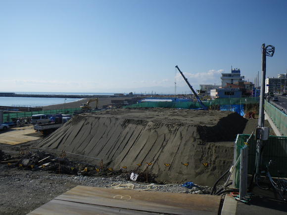 17:これを「盛り土」と呼び、地面を圧縮していますの写真