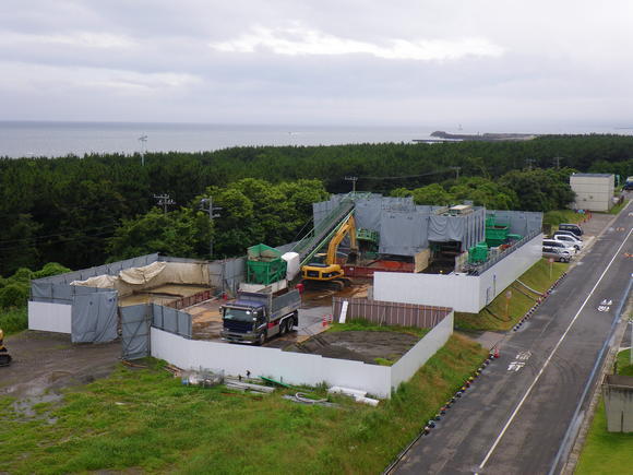 18:日本初の試みであるシールド掘削土砂を海岸養浜材にリサイクルする「分級施設」を建設していますの写真