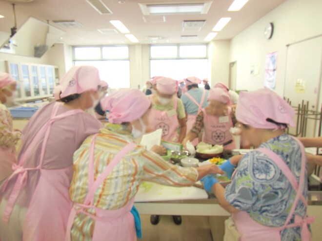 成人食の調理の様子