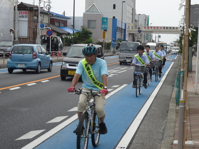 2:自転車専用レーンを走行している様子