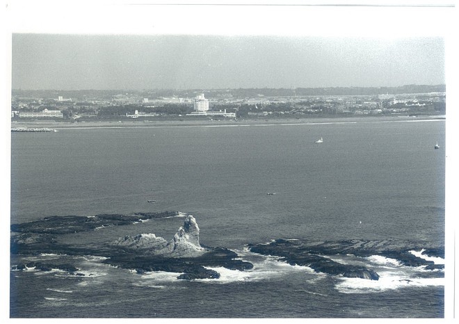 空から見た烏帽子岩(画像)