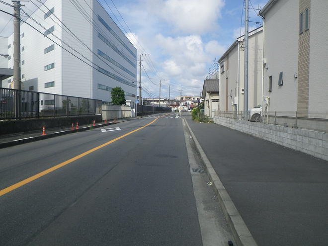 着工前の写真（産業道路から見た東方向）