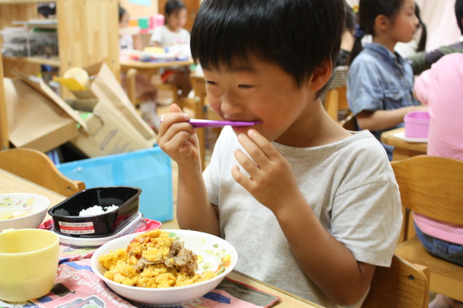 11:ホノルル給食の写真