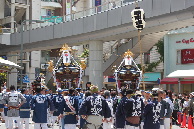 1:ビッグパレードに先駆けて「神輿パレード」が出発！