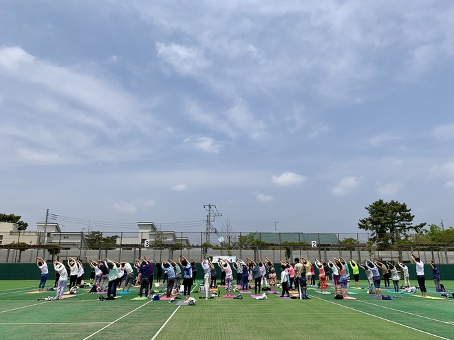 4:晴天の中実施されたヨガワークショップ