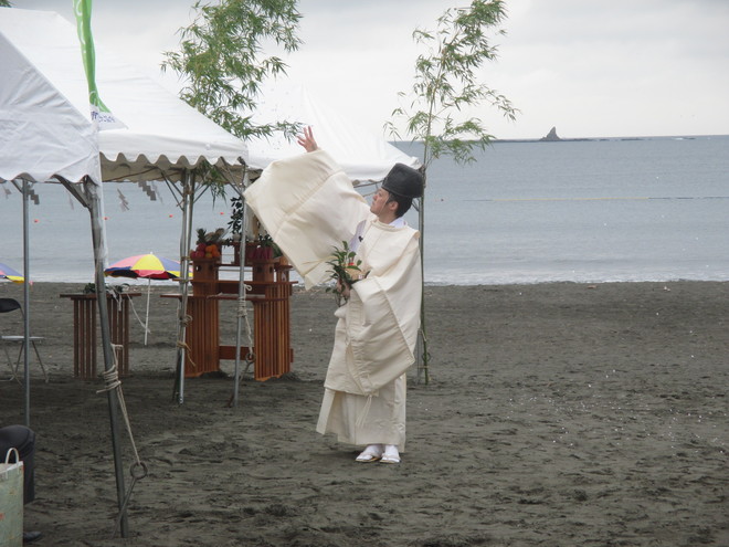 1:海水浴場の安全を祈願します