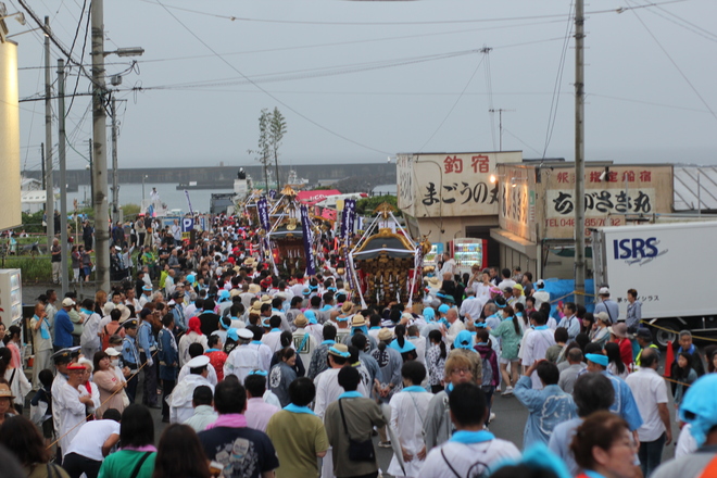 4:続々と神輿が会場へ