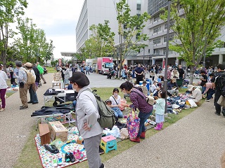 会場の様子（フリーマーケット）