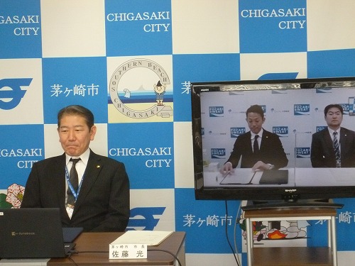 1:左から佐藤市長、大塚製薬株式会社　飯間支店長　向田医薬部長