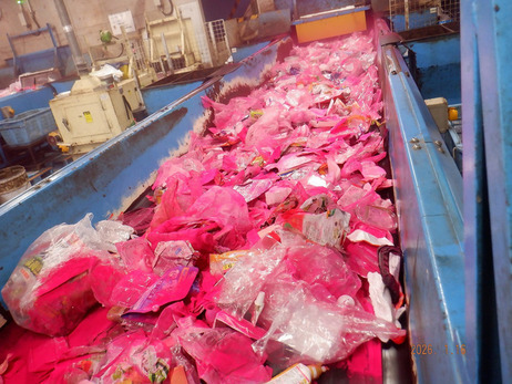 インクで汚染されてしまったプラスチック製容器包装類