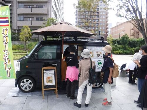 9:パパイヤを使用していただいたキッチンカー(朝日キッチン)