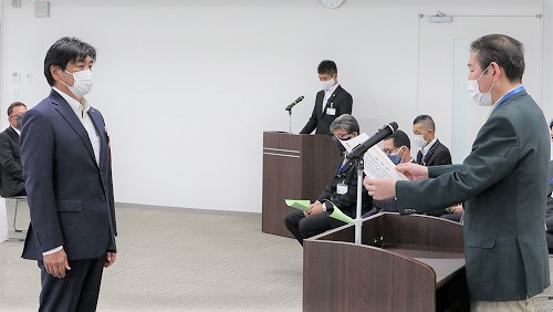 2:最優秀建築事業者へ表彰状を贈呈