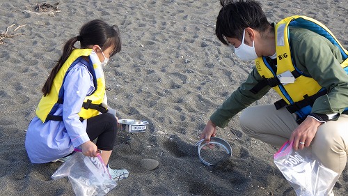 3:親子でマイクロプラスチックを収集