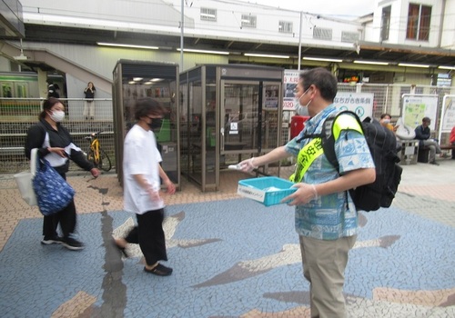 2:市内2箇所の自転車駐車場周辺で無灯火自転車撲滅を呼びかけました！