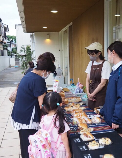 2:送迎ついでに気軽に買えるのが好評