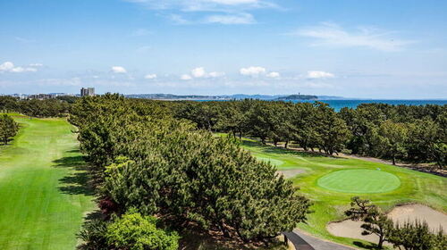 3:「写真」GDO茅ヶ崎ゴルフリンクスは、海沿い特有の爽やかな風と「富士の借景」を堪能できるゴルフコースが特徴です。