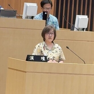 早川仁美副議長の所信表明会の様子