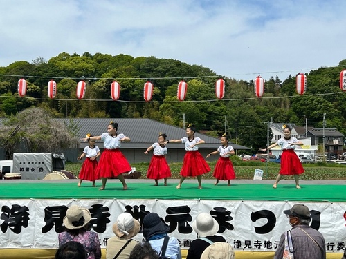 1: Halau Hula Kauka Makaによるフラダンス