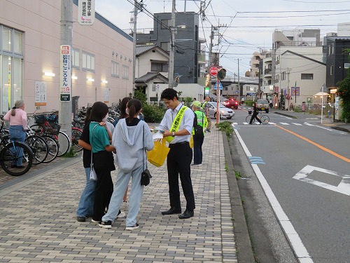 6:歩行中の方へもよびかけました