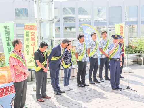 3:茅ケ崎駅北口ペデストリアンデッキにて挨拶