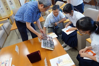 2:大塚大使から現地の文化を教えていただきました。