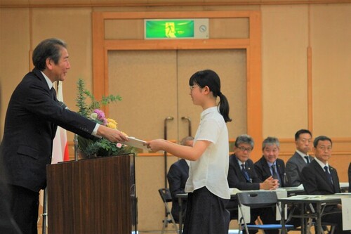 1:市長から市長賞の表彰