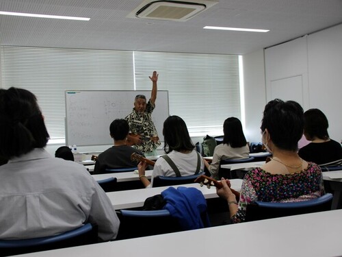 7:大人気のウクレレ教室