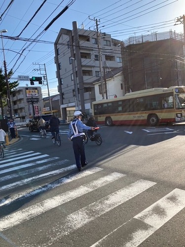 3:東小和田交差点で、街頭啓発活動を行いました