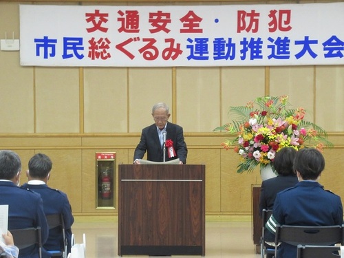 2:決議文の朗読（茅ヶ崎・寒川防犯協会　三觜健一副会長)