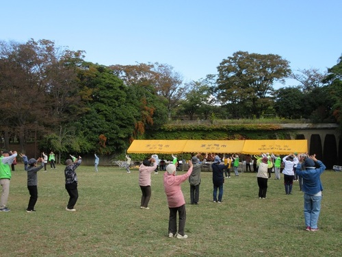 5:最後は円になってゆめクラブ茅ヶ崎音頭を踊りました