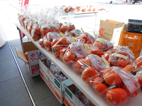 4:柿の販売も行われました