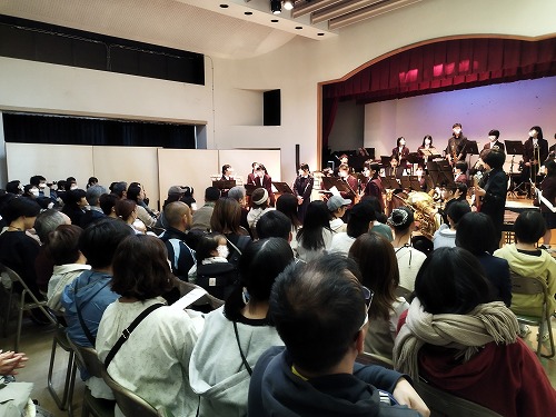 5:梅田中学校吹奏楽部のパフォーマンスの様子