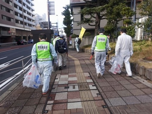 2:道路清掃ボランティア茅ヶ崎コースを清掃