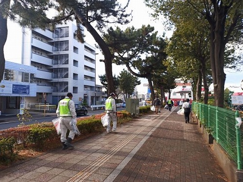 3:道路清掃ボランティア茅ヶ崎コースを清掃（2）