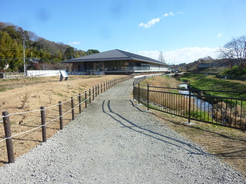 5:駒寄川沿い（南側）通路もいい感じです