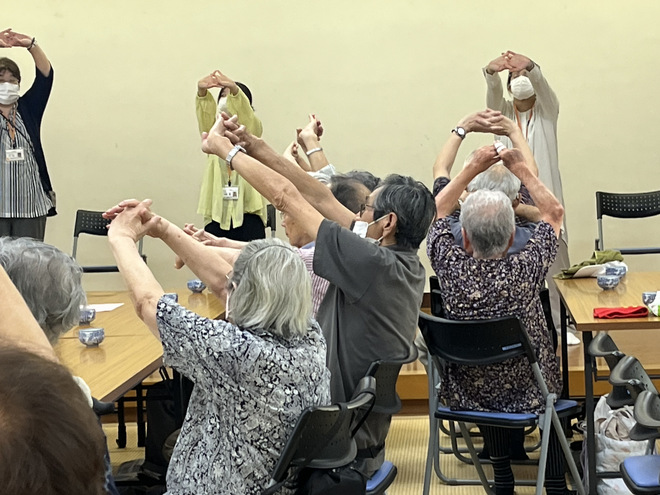 5:ふれあい昼食会　食事前の軽体操