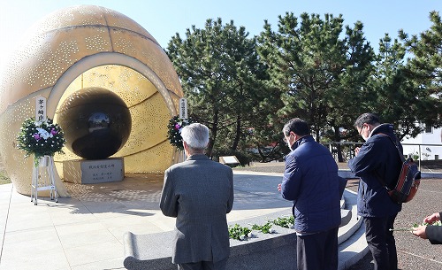 7:茅ヶ崎公園内の平和の礎において自由参拝を実施しました