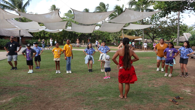 7:ポリネシアの踊りをみんなで学びました